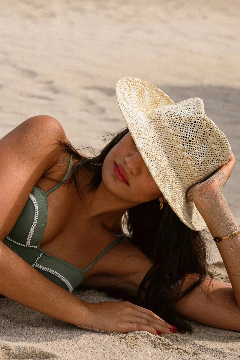CALLIE NATUREL HAT NIKKI BEACH