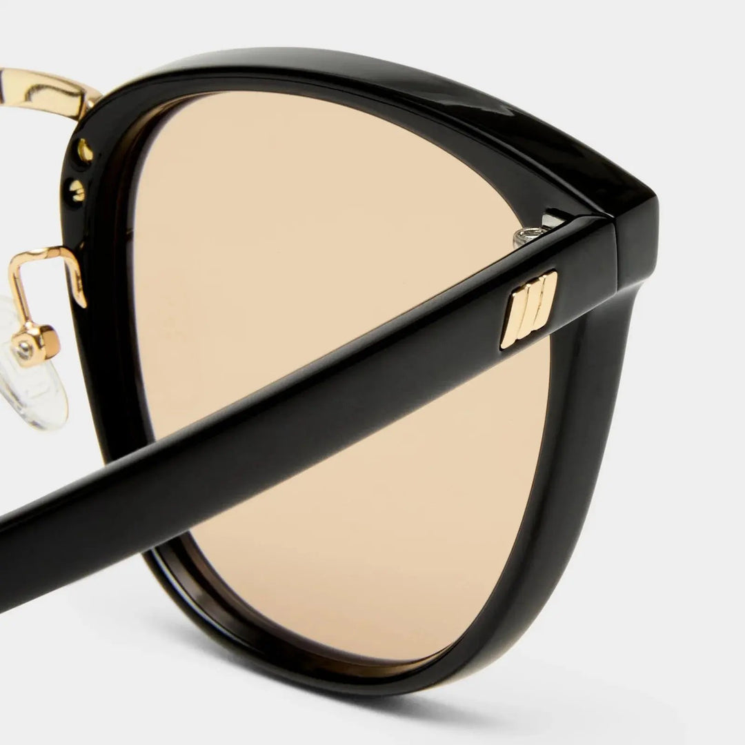 ECLIPSE + BLACK SUNGLASSES BeachLife Concept