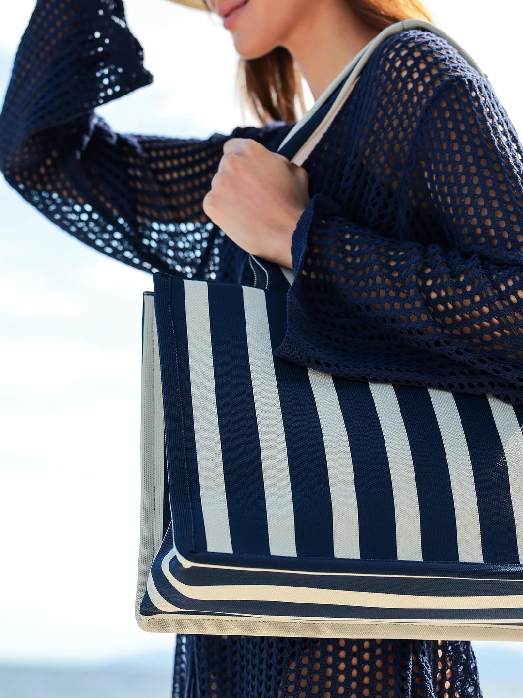 SHIRALEAH ISLA BOXY TOTE