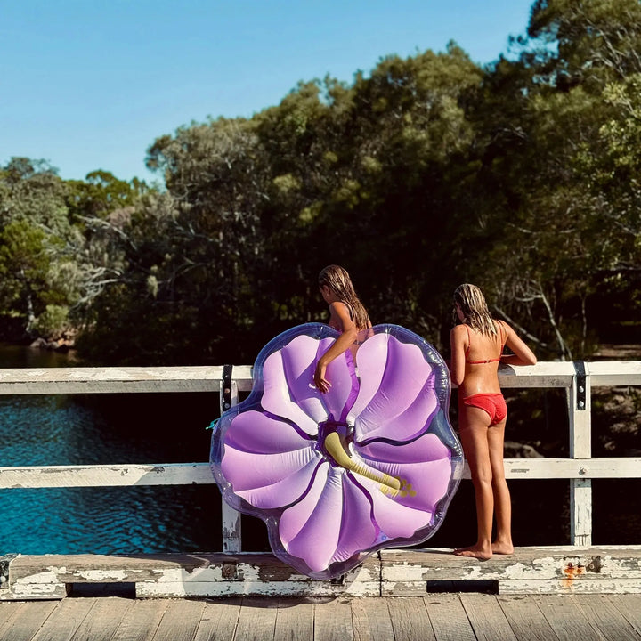 LUXE LIE-ON FLOAT HIBISCUS PASTEL LILAC BeachLife Concept