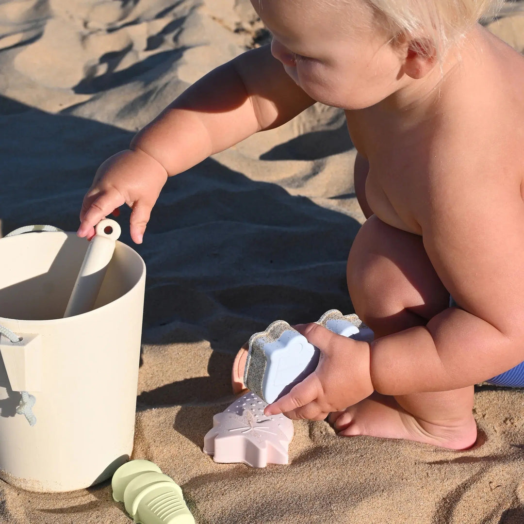 SILICONE BUCKET & SPADE SET APPLE SORBET MULTI - BeachLife Concept