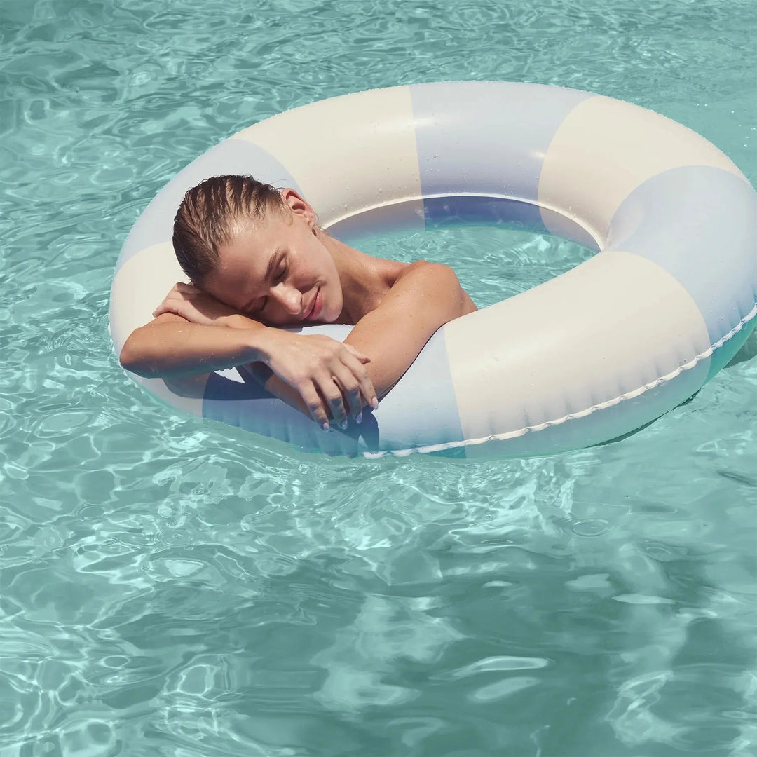SLIM TUBE POOL RING LA MER MED BLUE SUNNYLIFE